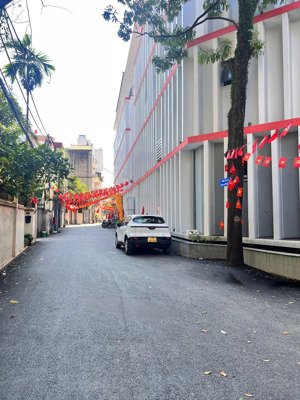 bán nhà mặt ngõ tây hồ ô tô ngủ trong nhà 75m x 4 tầng 17,95 tỷ
nhà đẹp