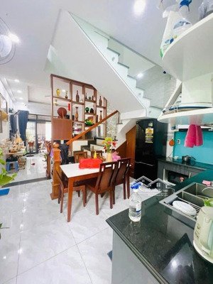 cách 40m ra đường tô ngọc vân giá 3tỷ4 khu ẩm thực kinh doanh tốt sẵn hd thuê 2 năm 15 triệu/tháng