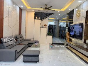 bán nhà đẹp ở ngay_phú thuận, quận 7 _70m2(5x14)_ 3 tầng_chỉ 7,x tỷ _nhà giáp phú mỹ hưng