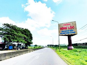 kẹt tiền bán lỗ lô đất srtc chỉ 550tr ( giá gốc 600tr) 140m2 tại p. bình lộc, long khánh