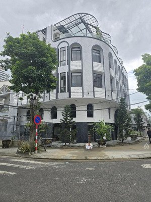 bán tòa boutique hotel cách biển mỹ khê chỉ 5p đi bộ, diện tích 250m2, dòng tiền 1.5 tỷ hàng năm