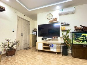 chỉ hơn 3 tỷ! bán căn hộ chung cư việt hưng, long biên, 2pn, thang máy, full nội thất, ở ngay!