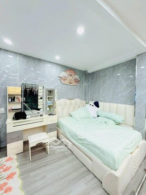cạnh chợ phú lâm - nhà mới đẹp 5 tầng 100m2 - thang máy ,hxt ngay mặt tiền