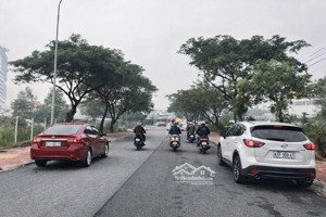 hot hot đất mặt tiền siêu vip dx082 đối diện bv 1.500 giường sát công an ngay ngã 4