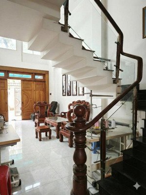 nhà tuyệt đẹp 4 tầng x 65m2 - hxh - đi bộ sang chợ hiệp thành - hoàn công đủ - giảm về 5.7 tỷ chốt