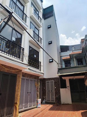 cần bán gấp căn nhà 5 tầng nội thất sẵn gần cây xăng phú lãm giá nhỉnh 5 tỷ nhẹ