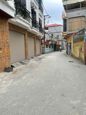 bán nhà mới lai xá 32m2 mt - 3.3m2 - 4 tầng full nội thất ô tô đỗ gần nhà giá 5.49 tỷ