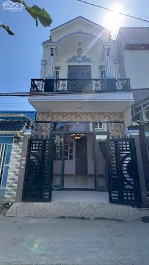 Bán Nhà lầu đúc nằm gần siêu thị Aeonmall, quận Bình Thủy, Cần Thơ, lộ tô. Tiềm năng tăng giá cao khi siêu thị Aeonmall hoàn thành.