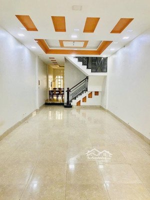 nhà 3 tầng kiên cố 58m2 ngang 4m, đường hoàng diệu 2 gần đại học ngân hàng, hoàn công chỉ 5.3 tỷ tl