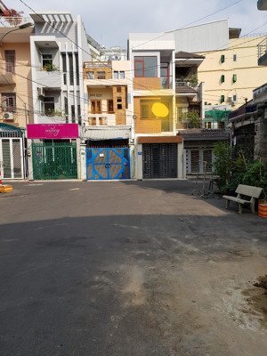 tôi là chủ bán nhà mặt tiền ngay phổ quang