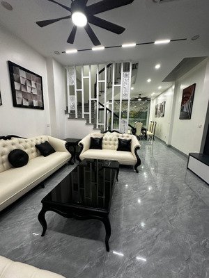 nhà dân xây -phân lô vỉa hè- ô tô tránh- phố ngọc thụy long biên