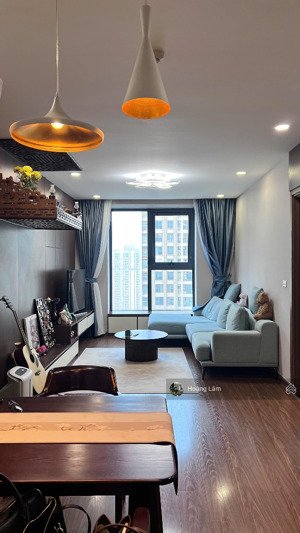 gấp. vợ chồng tôi cần tiền trả nợ bán gấp căn hộ 2pn eco green nguyễn xiển 5,1tỷ. lh: 