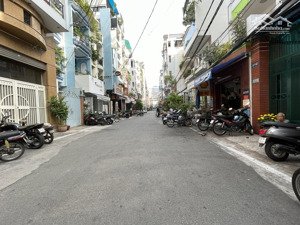 độc tôn vị trí! có 5 tầng - hxh- dt: 4,7 x 10m - vuông vức có hdt: 30tr còn 11.2 tỷ phan xích long