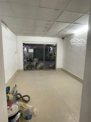 cho thuê tập thể tầng 1, ngõ 13 khuất duy tiến, 40m2, mt 3.5m, đã sửa mới giá 10 triệu/1 tháng.