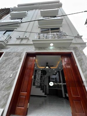 nhà 4 tầng 35m2, ô tô đỗ ngõ, gần đại học thể dục thể thao, đường lê văn lương kéo dài, giá 2.8 tỷ.