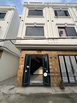 nhà 3 tầng 33m2, mặt ngõ thông, ô tô đỗ ngày đêm, tiện đường ra xe bus chúc sơn, giá chỉ 2.75 tỷ