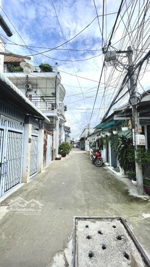 ô tô đỗ cửa, nhà mới ở ngay, 4m x 19m, 2 tầng btct, 4pn rộng, giá 6.x tỷ