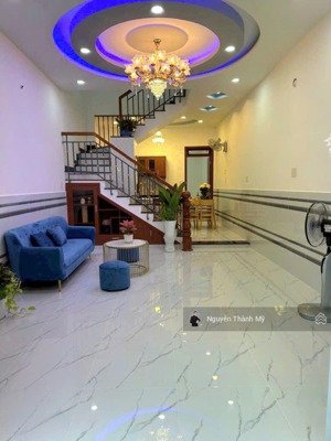 nhà 2 tầng hẻm xe hơi ngay công viên làng hoa