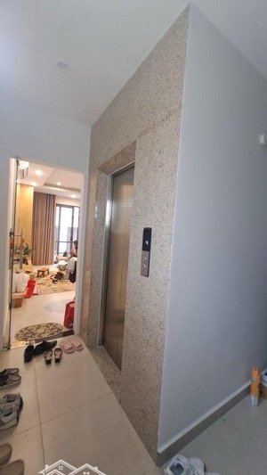 ô tô qua nhà thang máy khách sạn mini gần hồ tây - nhà dân xây