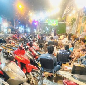 vỉa hè hơn 100m2 kinh doanh quá đã
tổng dt sử dụng lên đến hơn 300m2