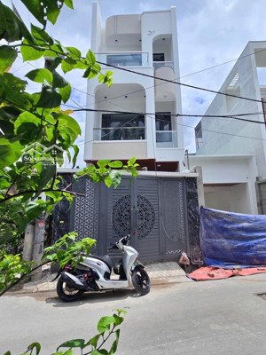 bán nhà 1 trệt 2 lầu sổ riêng có hoàn công ,dt sàn 200m2 , vị trí ngay khu tái định cư mới bửu hoà