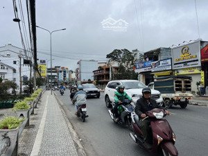 bán khách sạn 1.100m2 mặt tiền đường 3/2 trung tâm tp.đà lạt