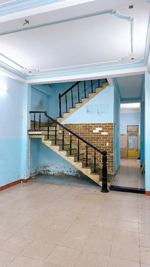 bán nhà 3 tầng đường cao xuân huy gần ngã tư tố hữu. dt 74m ngang 4.5m - 3pn 3wc.
hướng đông