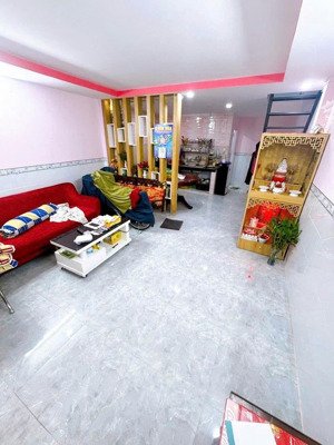 kèo thơm sát mặt tiền tiện di chuyển
bề ngang quá khủng cho căn nhà 3t