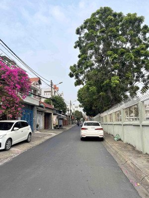 hiếm nhà trường thọ 3.6 tỷ, 2 tầng 2pn, vài bước ra mặt tiền xe tải, gần đặng văn bi