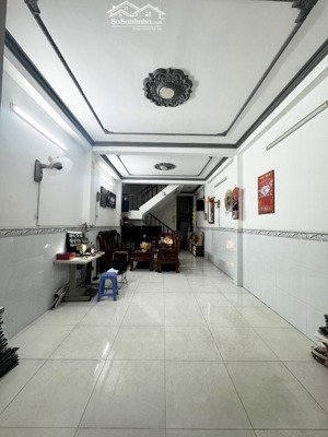 ngộp bank 4 tỷ bán gấp nhà lạc long quân tb gần 60m2 hẻm 5m thông 3 tầng mới chỉ hơn 6 tỷ tl