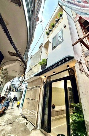 nhà 3/2, p.12, quận 11 3 tầng btct giá cực tốt chỉ 3,49 tỷ 1t 2l 3pn 2wc thương lượng mạnh