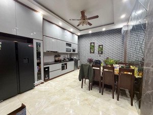 bán nhà ngọc thuỵ, 6 tầng thang máy, dân xây, gara, ô tô vào nhà, full nội thất