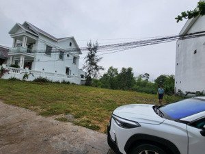 cần bán lô đất biển xã bình dương, cách biển chỉ 300m, nằm giữa 2 khu resort lớn.