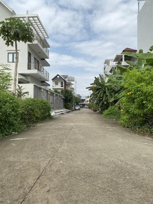 bán nhà khu dân cư ba tơ, view ao sen. siêu tuyệt vời.