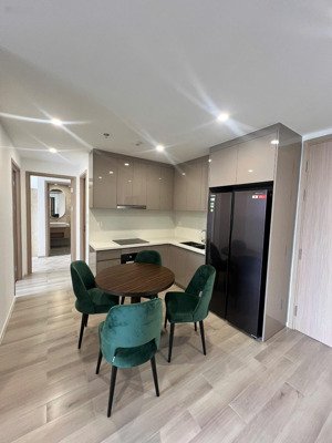 chính chủ bán căn 2pn full nội thất tầng cao- view nội khu-giá 4.7tỷ.dòng tiền thuê sẵn 10.5tr/th.