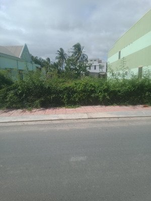 bán lô đất 207m2 full thổ mặt đường lương văn can,phường bắc cam ranh,đường nhựa,vị trí đẹp