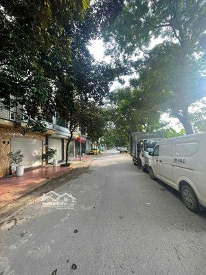 bán mảnh đất vàng sinh lời dễ dàng 50 m2, giá hơn 15 tỷ.