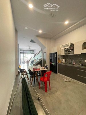 **mặt tiền lê lai - đồng đen - bàu cát
ngang gần 6m - 4 tầng - nhà 1 đời chủ hơn 50 năm**