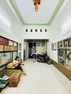 bán nhà thoại ngọc hầu - tân phú - 5 tầng - hẻm xe hơi thông - ô tô ngủ trong nhà - chỉ 6,7 tỷ