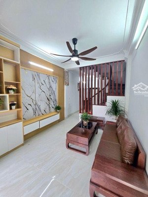 chú hoan làm cùng công ty tôi. nhờ gửi bán gấp căn nhà văn quán. về quê ăn dưỡng tuổi già v