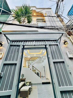 nhà đẹp xe hơi đậu cửa cách đại học văn lang 100m - cô bắc, quận 1. giá 4.68tỷ/57,4m2. kd thuê 18tr