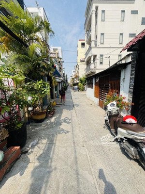 gấp bán giảm ngay 500tr nhà trung tâm q.6 him lam hậu giang