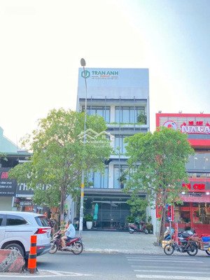 siêu phẩm hiếm! bán nhà mặt tiền đinh tiên hoàng quận 1 - 6.5x20m 5 tầng có hđt 90tr/th giá 30 tỷ