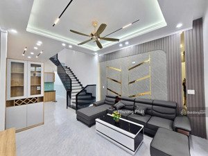 bán gấp nhà 1 trệt 1 lầu sân xe hơi hoàn công xây dựng, gần trường thcs tân phong