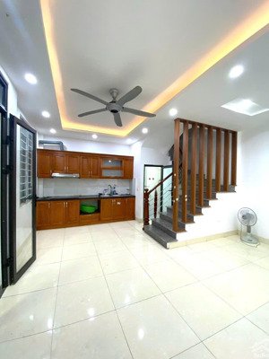 hiếm! cho thuê nhà 3 tầng siêu đẹp đông la, hoài đức, đầy đủ tiện nghi, vị trí thuận lợi