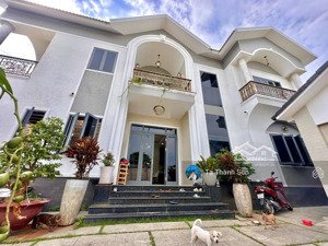 đón tết lớn căn nhà 375m2 ngay ql13 full công năng, hiếm khu vực chủ xây dựng rất chỉnh chu