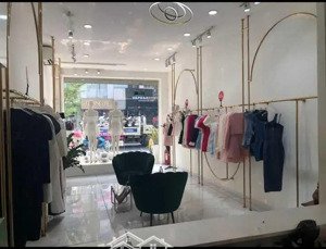 khách tìm nhà đang cho thuê 26triệu, đ. phạm đình toái - q3, giá 3tỷ880/69m2, gần bệnh viện da liễu