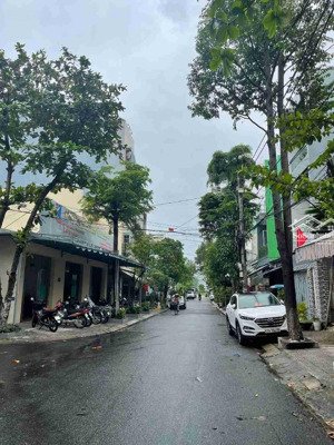 bán gấp nhà đẹp giá rẻ ngay đại học đông á hoà cường nam, diện tích 100m - 2 tầng - ngang 5m.