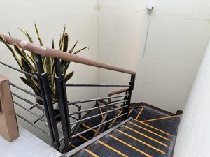 cho thuê nhà hẻm nguyên căn đường thành thái q10. dt 100m2 1 trệt 1 lầu. giá thuê 17,5tr/ tháng