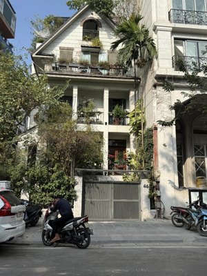 hàng hiếm lò đúc nhà mới thang máy sàn lớn phù hợp mọi mô hình kinh doanh nhà 4t+tum thang máy